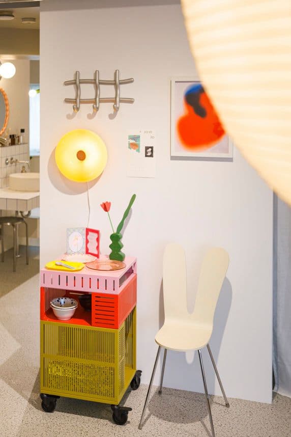 中古マンションのリノベーション後の壁際の家具