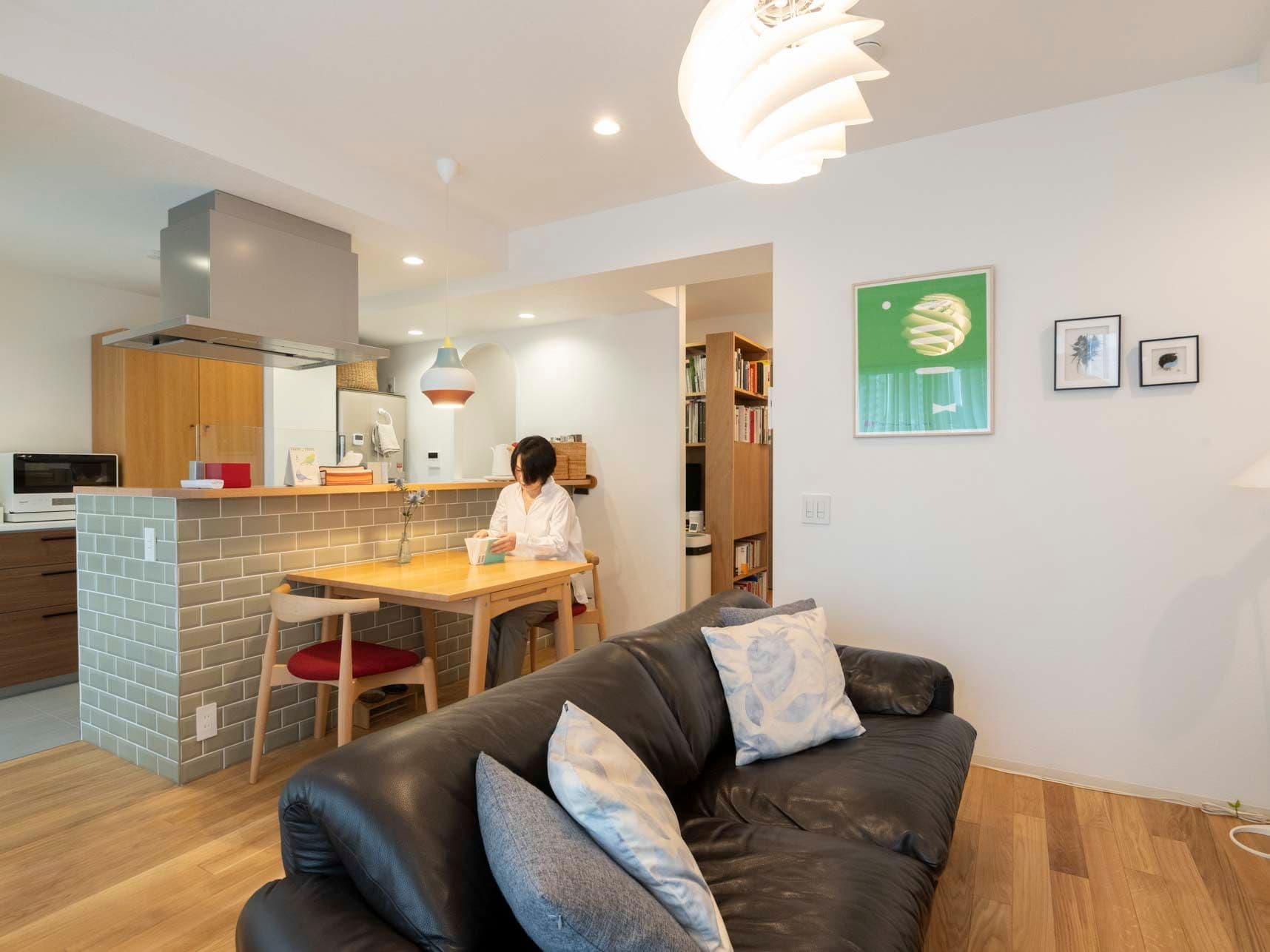 中古マンションのリノベーション後のリビングから見たダイニング