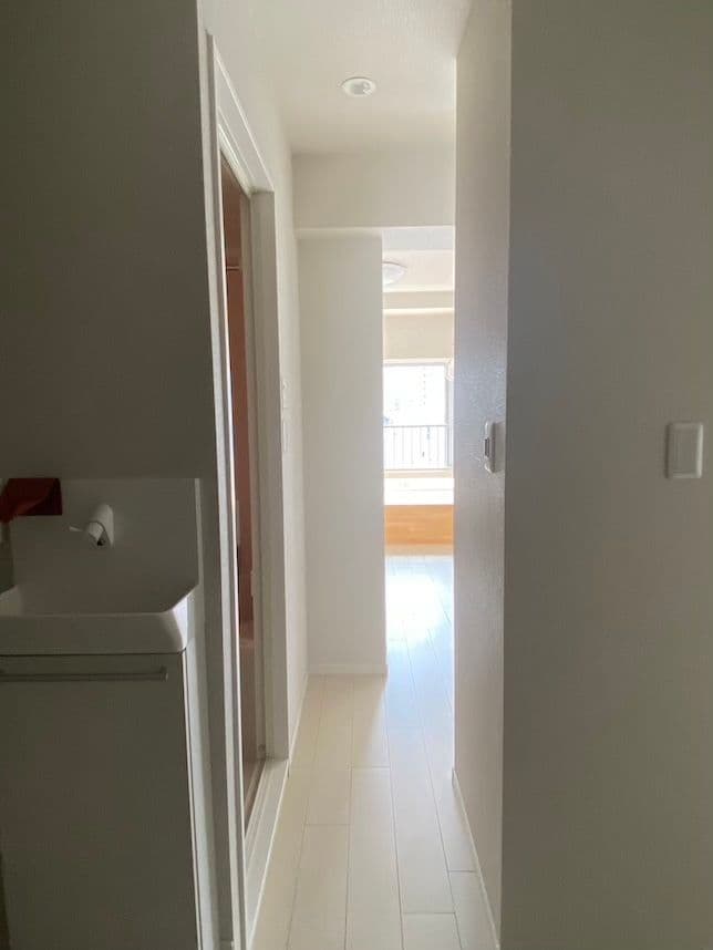 中古マンションのリノベーション前の廊下