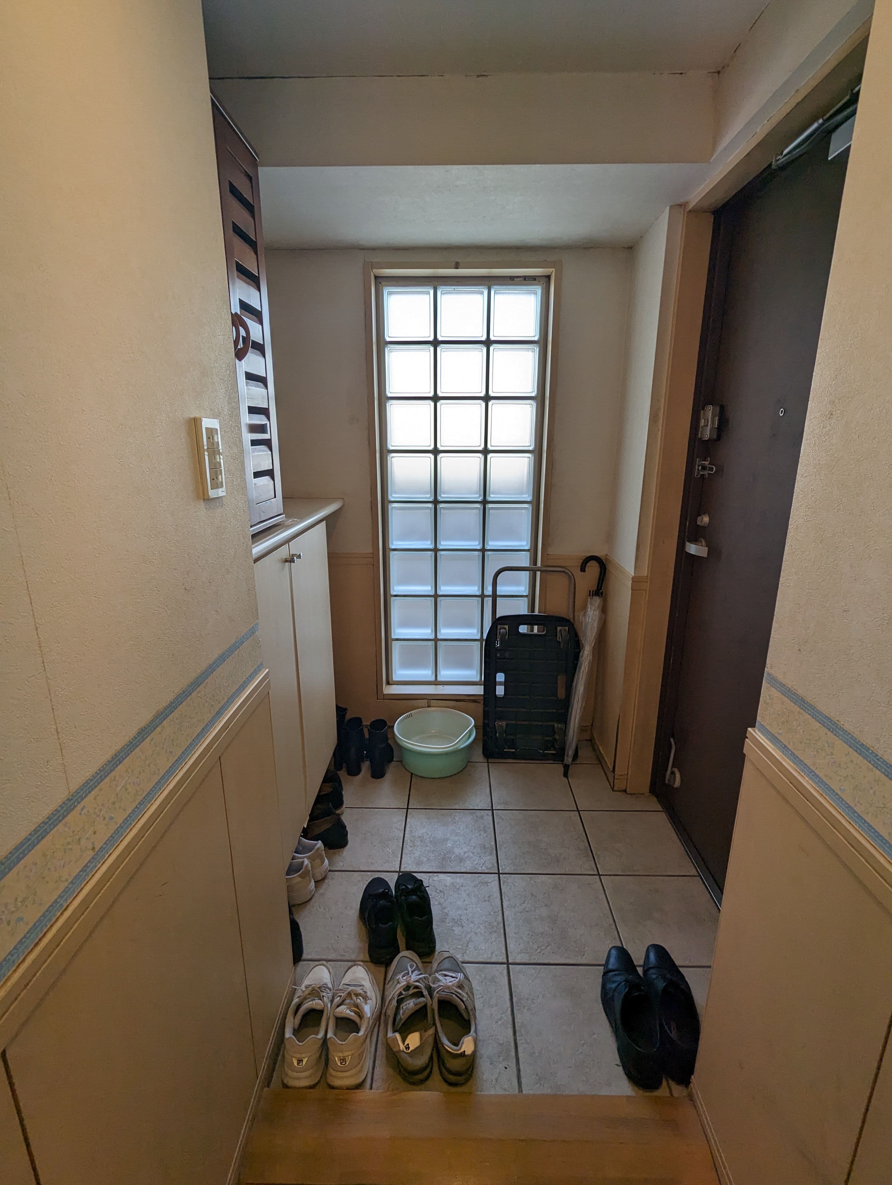 中古マンションのリノベーション前の玄関