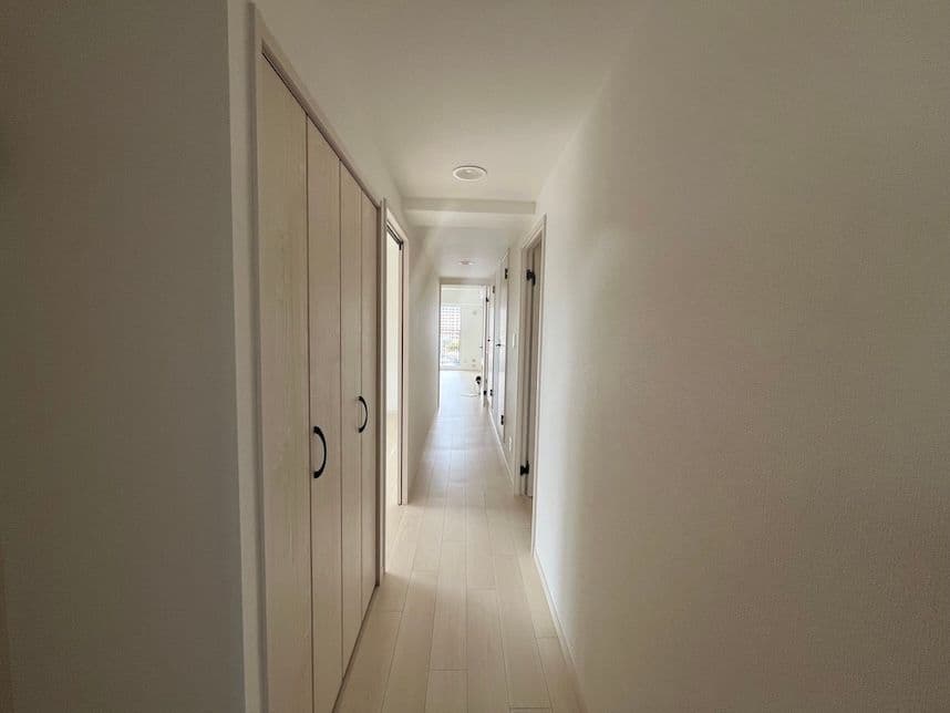 中古マンションのリノベーション前の廊下