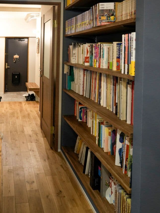 中古マンションのリノベーション前の本棚