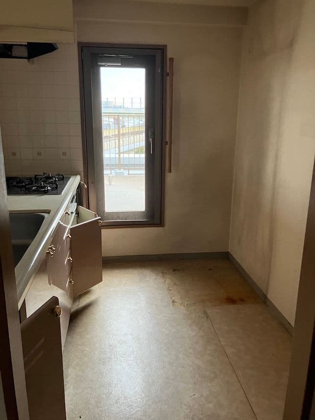 中古マンションのリノベーション前のキッチン