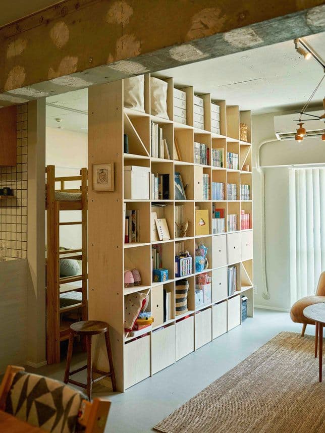 中古マンションのリノベーション後の間仕切り本棚