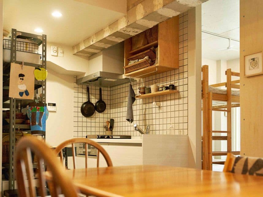 中古マンションのリノベーション後のダイニングから見たキッチン