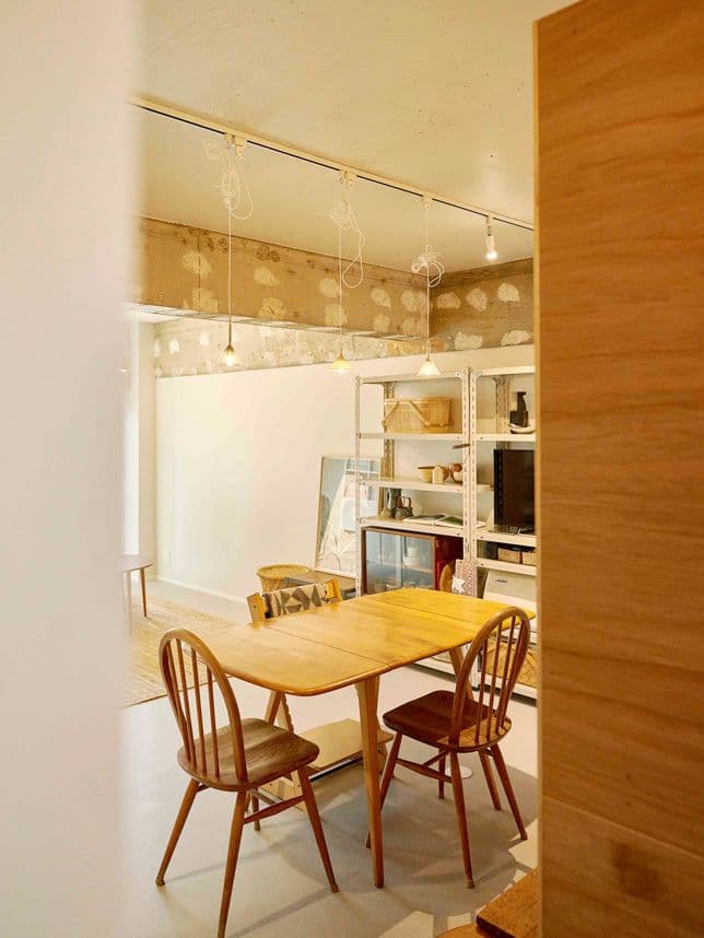 中古マンションのリノベーション後の廊下から見たダイニング