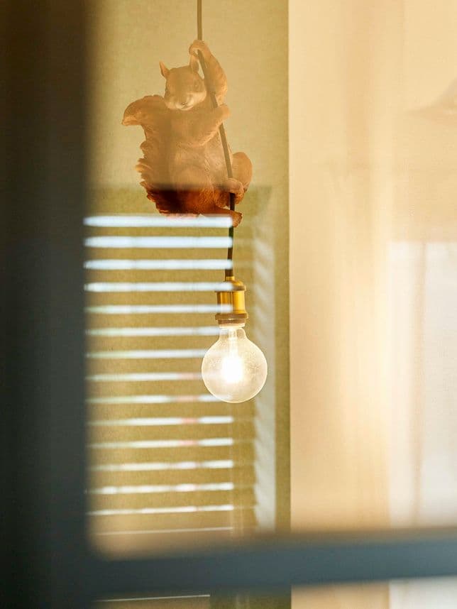 中古マンションのリノベーション後の寝室のペンダントライト