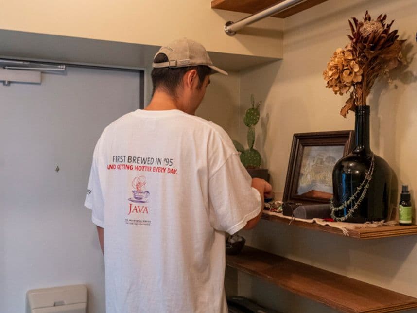 中古マンションのリノベーション後の玄関の棚