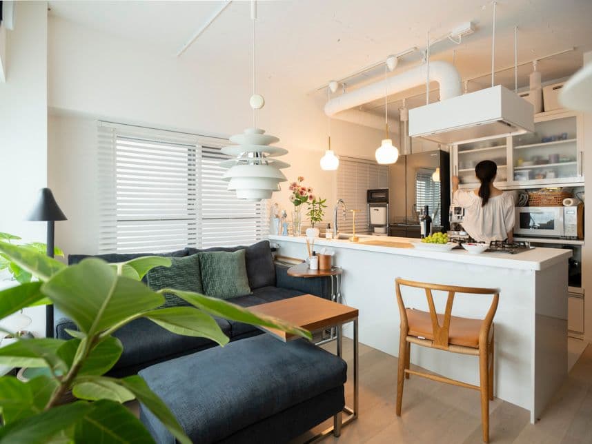 中古マンションのリノベーション後のリビングとキッチン