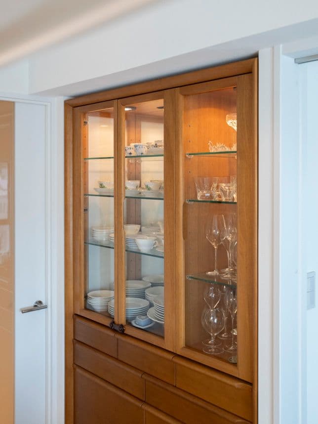 中古マンションのリノベーション後のLDKの食器棚