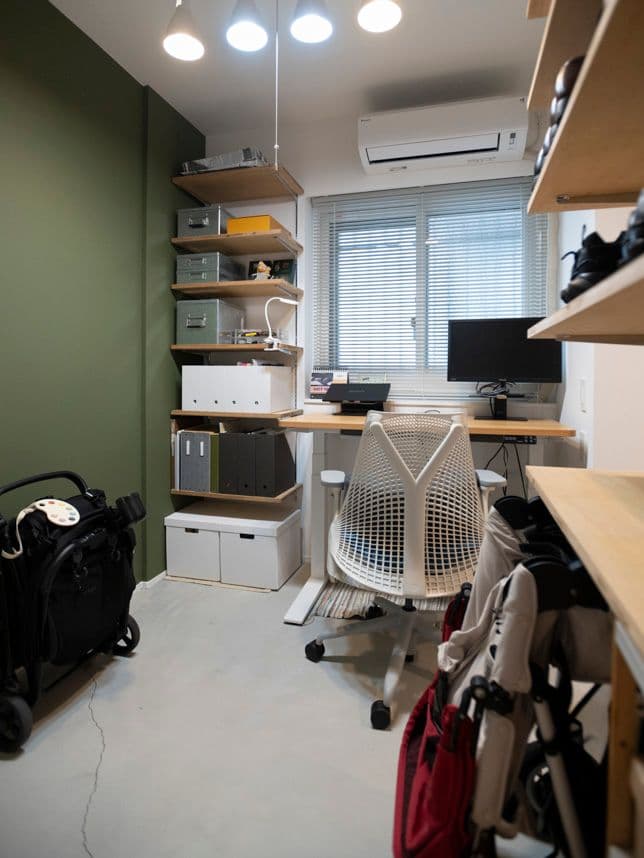 中古マンションのリノベーション後の玄関土間のワークスペース