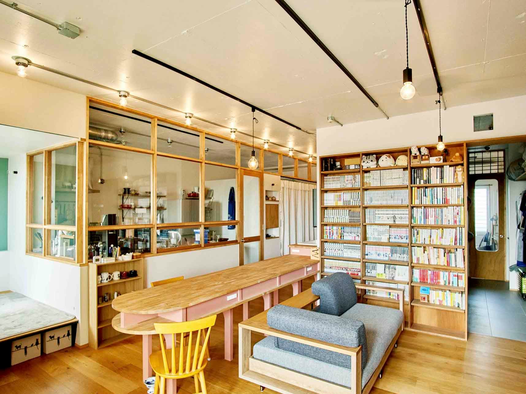 中古マンションのリノベーション後のリビングから見たキッチン