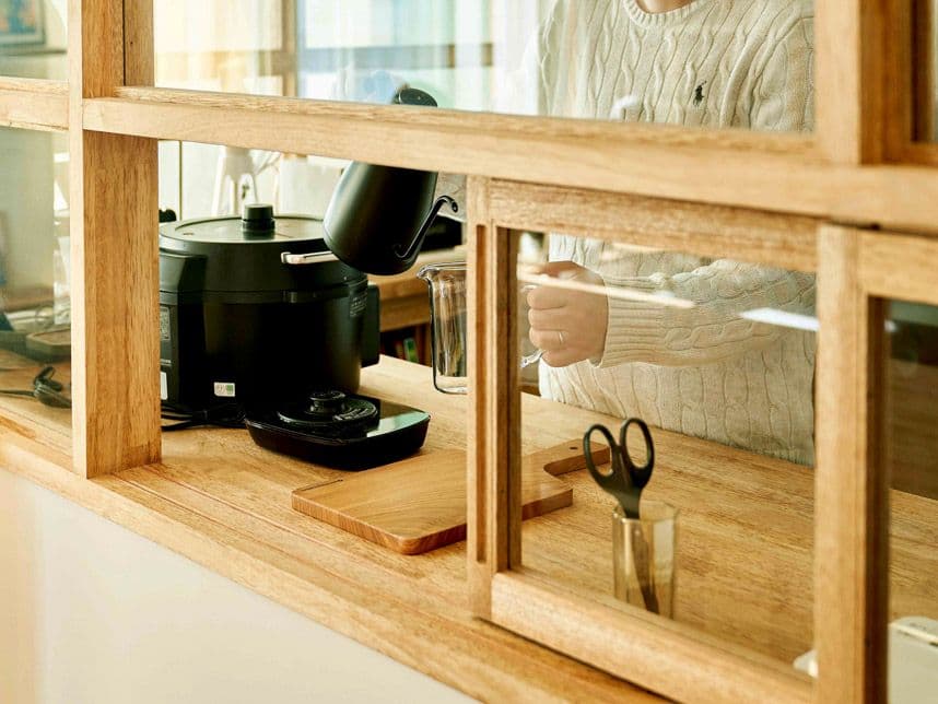 中古マンションのリノベーション後のキッチンの小窓