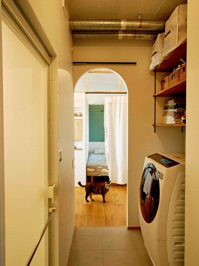 中古マンションのリノベーション後のサニタリーから見た寝室