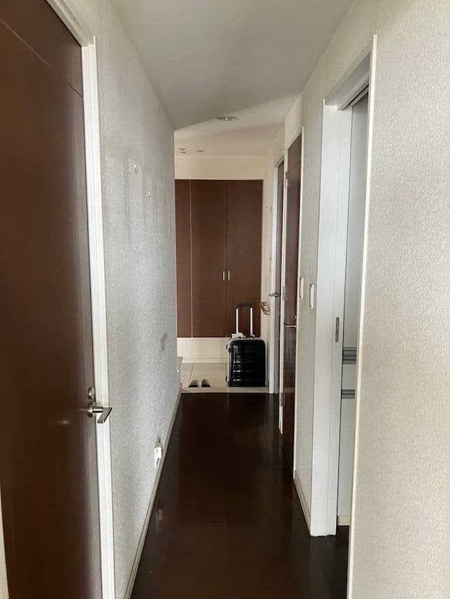 中古マンションのリノベーション前の廊下