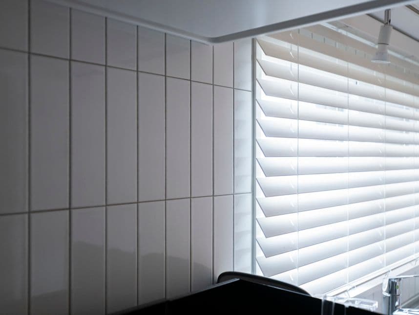 中古マンションのリノベーション後のキッチンのタイル