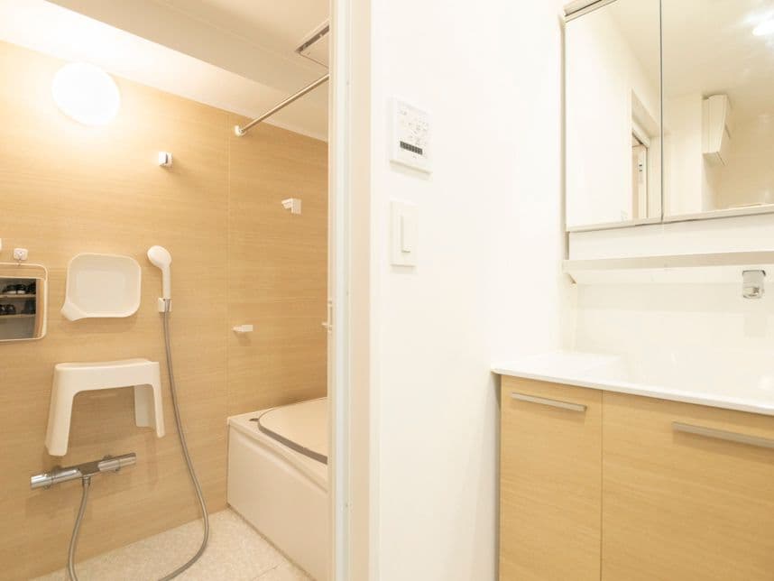 中古マンションのリノベーション後の洗面台とお風呂