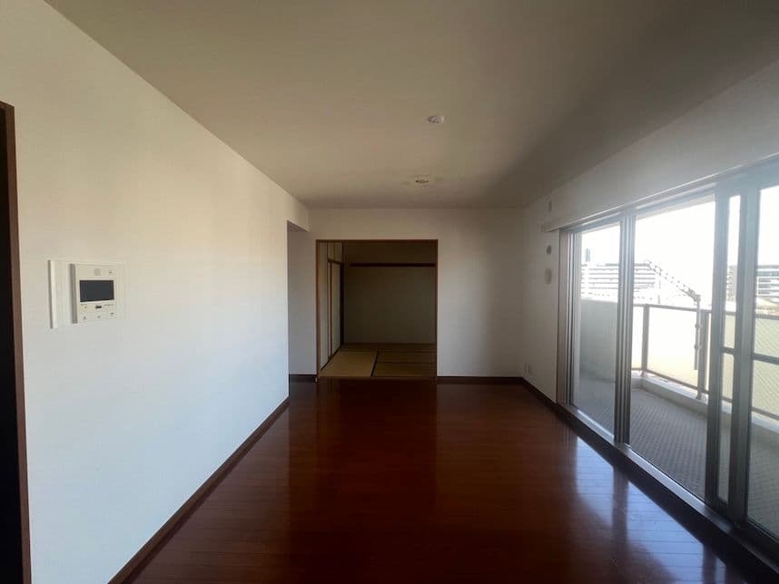 中古マンションのリノベーション前のリビング